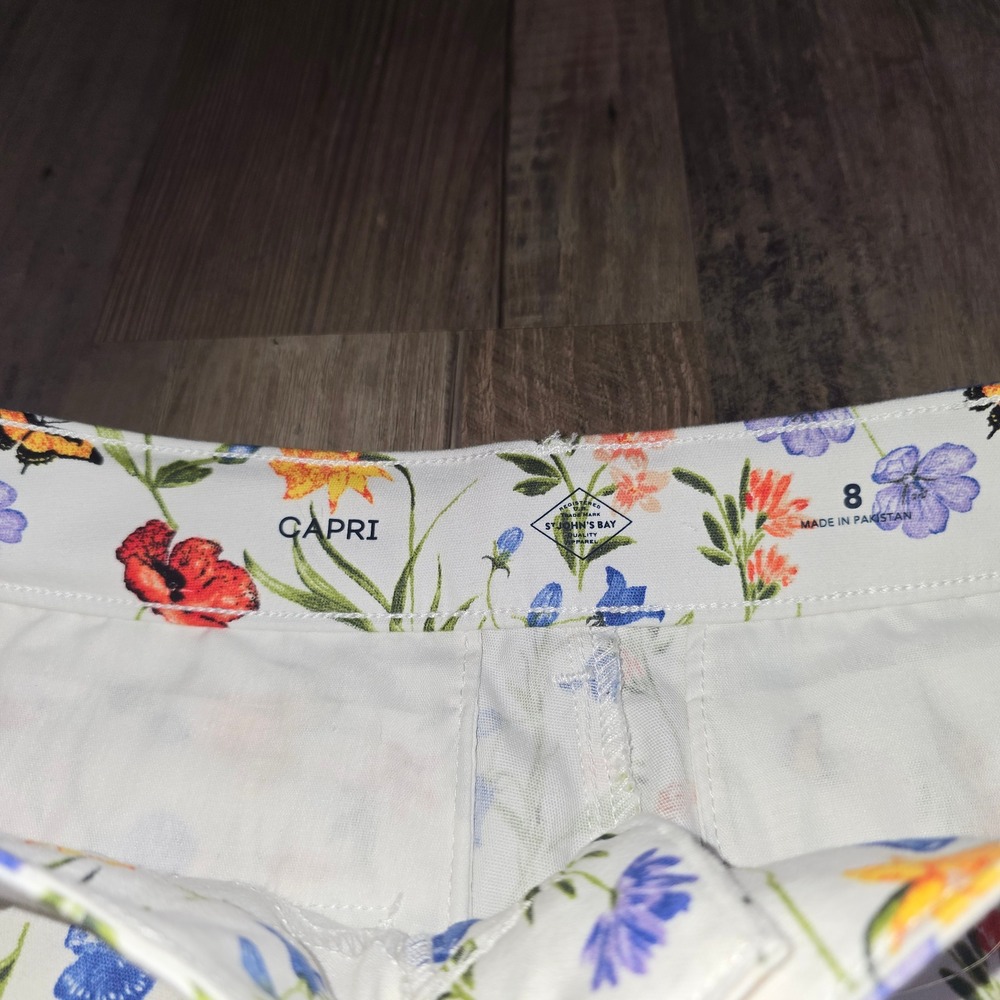 St Johns Bay Floral Capri Pants Womens 8 White Multi Butterfly Tummy Control NWT - Picture 5 of 16
